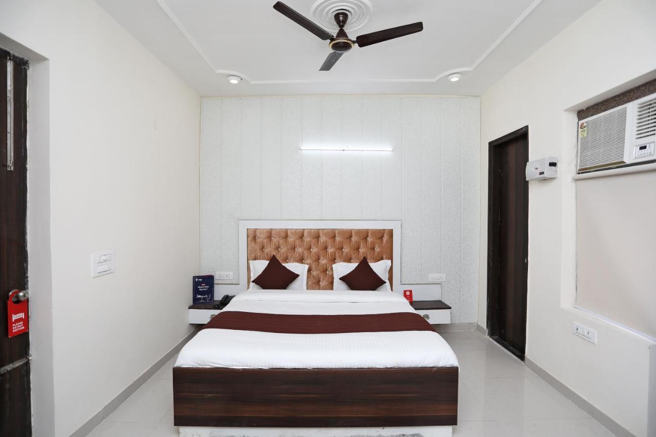 Oyo 13555 Amber Inn Γκουργκάον Εξωτερικό φωτογραφία
