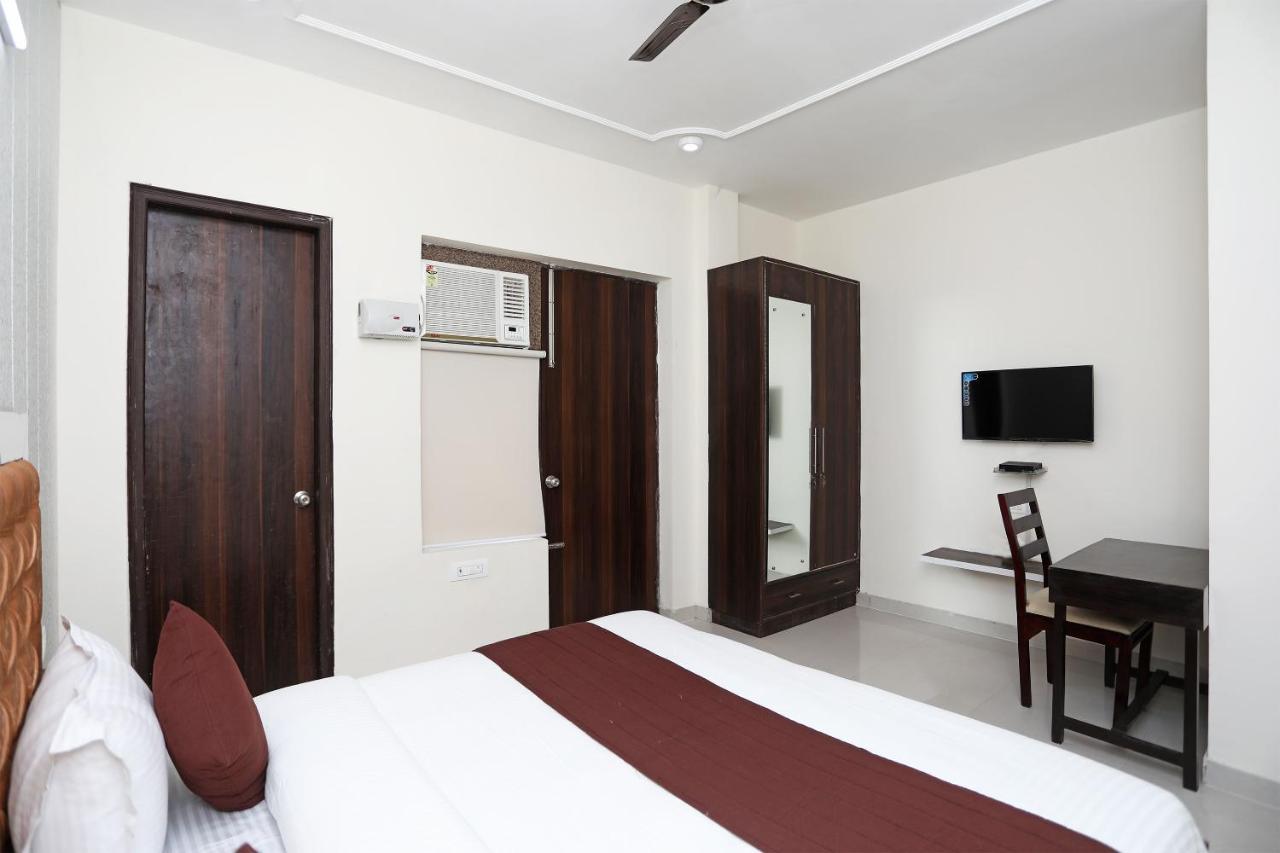 Oyo 13555 Amber Inn Γκουργκάον Εξωτερικό φωτογραφία