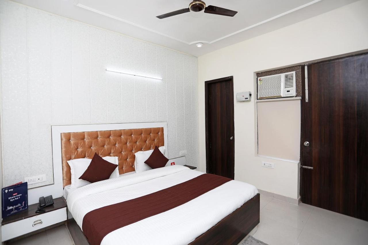 Oyo 13555 Amber Inn Γκουργκάον Εξωτερικό φωτογραφία