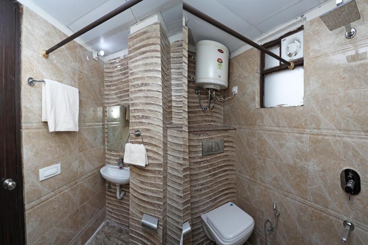 Oyo 13555 Amber Inn Γκουργκάον Εξωτερικό φωτογραφία