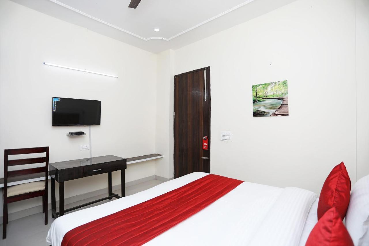 Oyo 13555 Amber Inn Γκουργκάον Εξωτερικό φωτογραφία