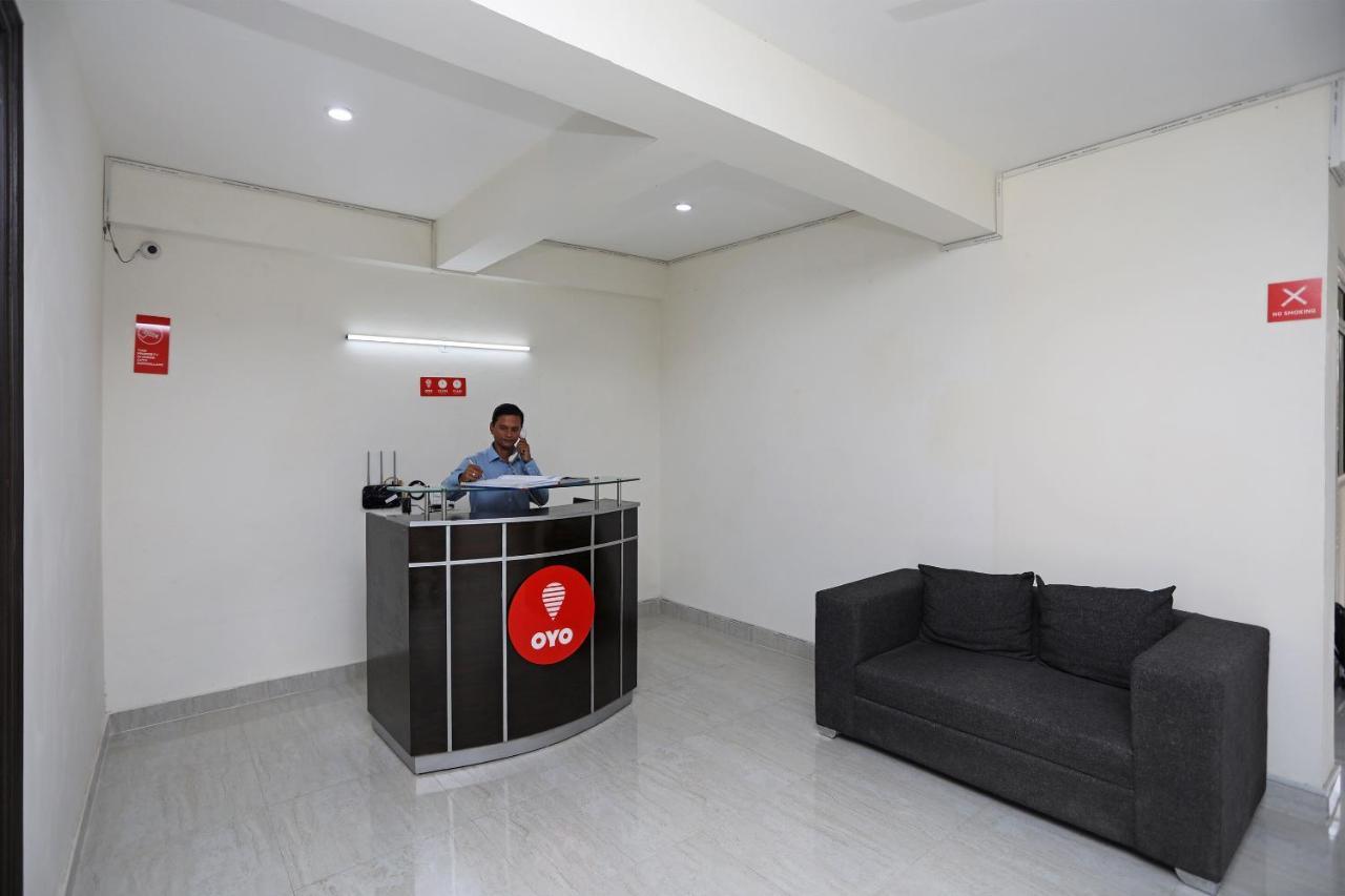 Oyo 13555 Amber Inn Γκουργκάον Εξωτερικό φωτογραφία