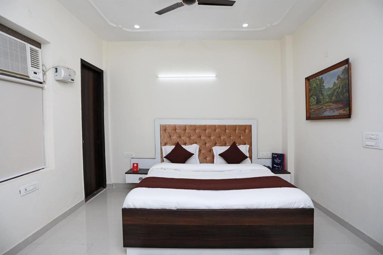 Oyo 13555 Amber Inn Γκουργκάον Εξωτερικό φωτογραφία